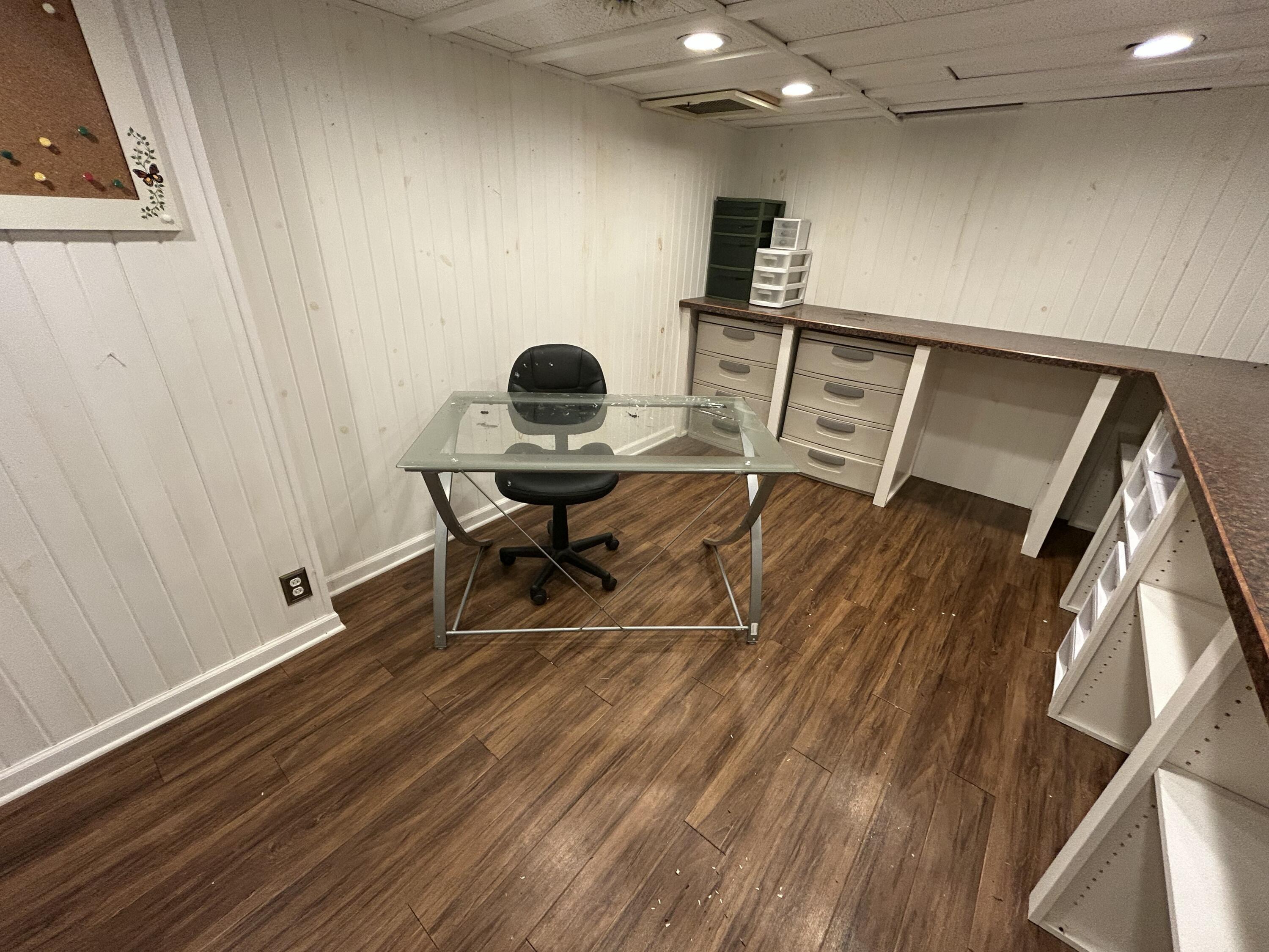 6845 Highway 31 Caledonia, WI 53402 - Photo 12 of 21 Great office set up