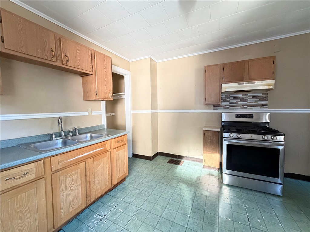 220 Electric Avenue Rochester, NY 14613 - Photo 15 of 23