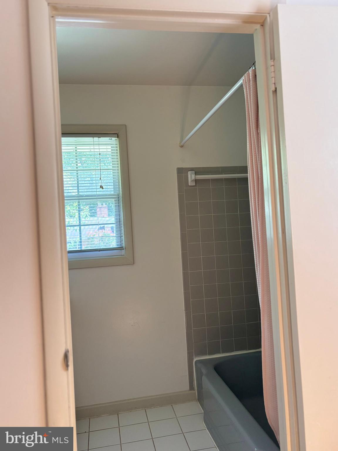 6519 Winnepeg Road Bethesda, MD 20817 - Photo 21 of 38 Full Bathroom