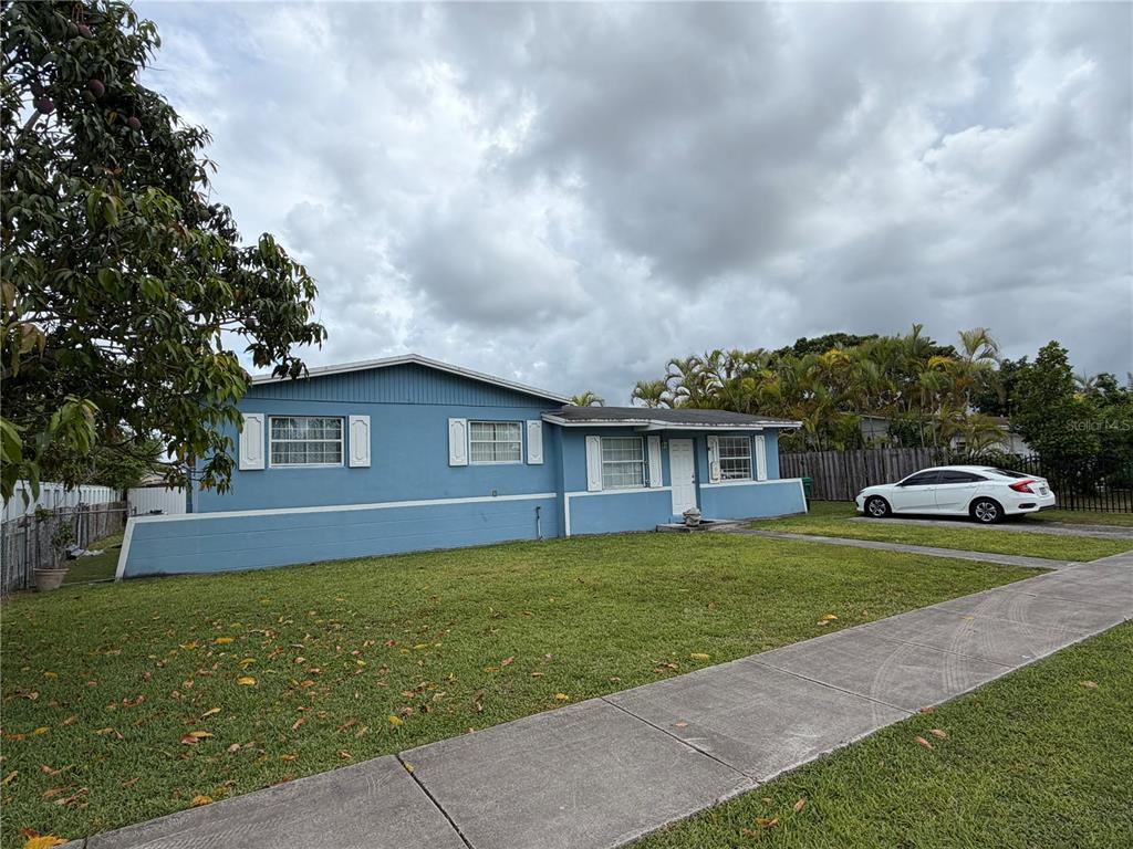 14850 Southwest 297th Street Homestead, FL 33033 - Photo 5 of 38