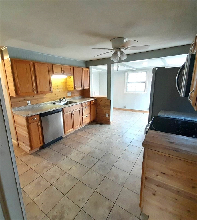 73 Lorimer Street Springfield, MA 01151 - Photo 2 of 14 Gallery Image 2