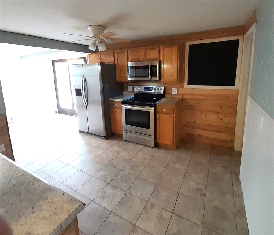 73 Lorimer Street Springfield, MA 01151 - Photo 3 of 14 Gallery Image 3