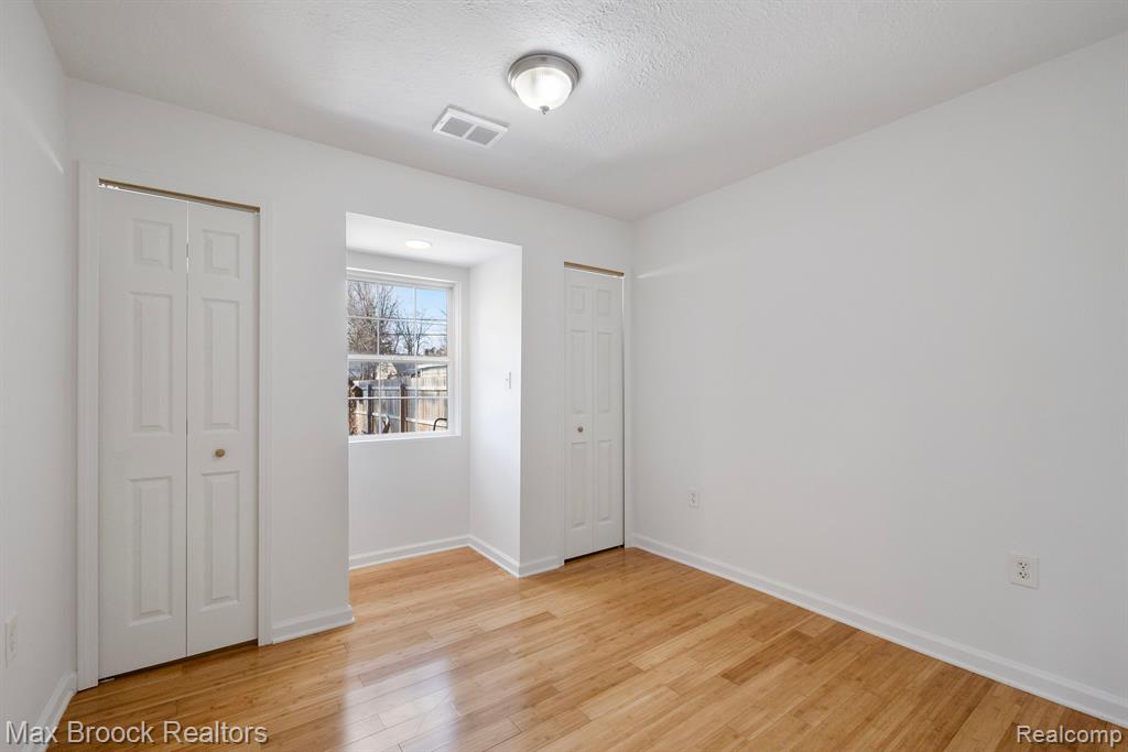 22025 Springbrook Avenue Farmington Hills, MI 48336 - Photo 17 of 24