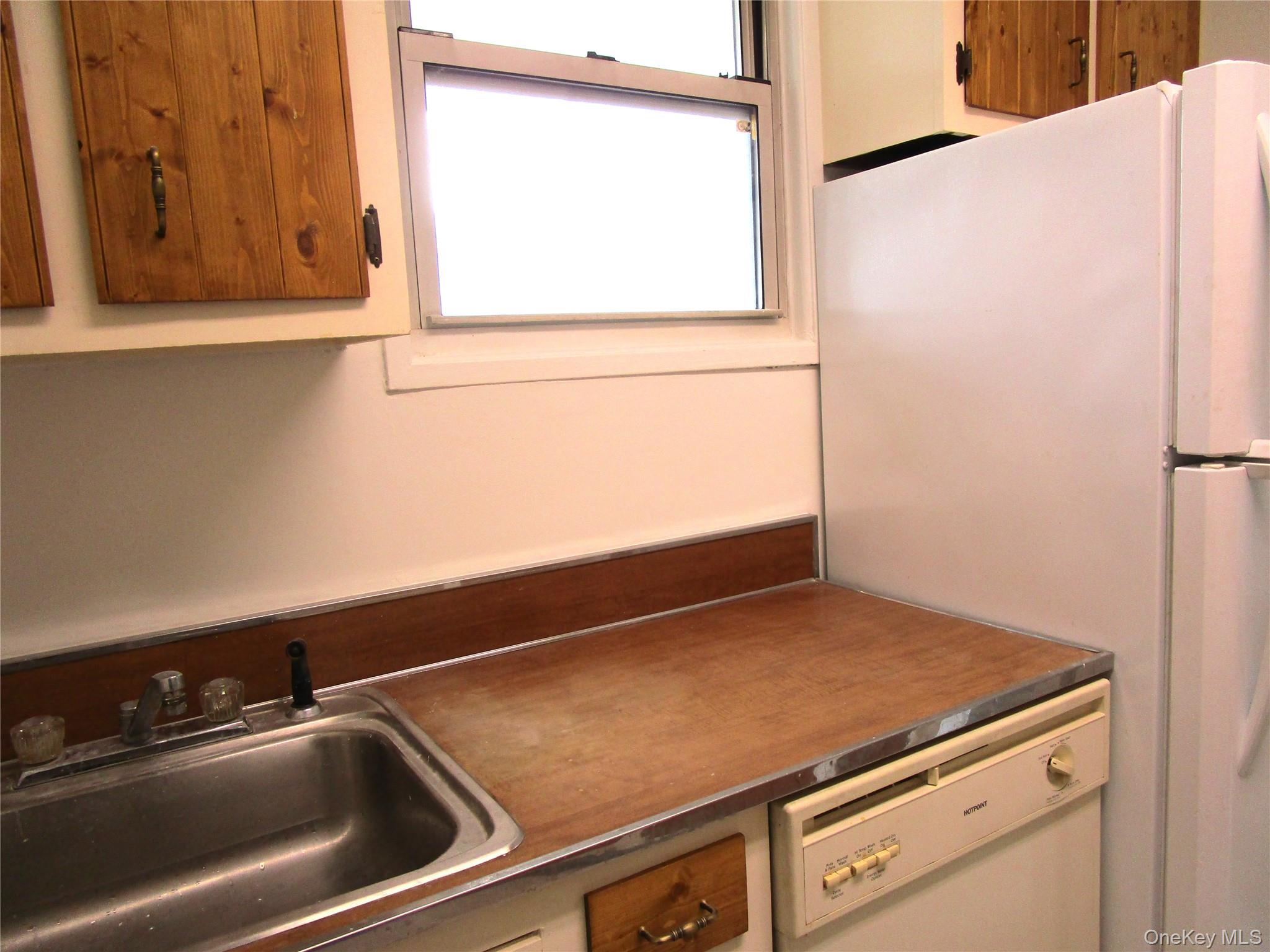 75 Noble Street, Unit 126 Lynbrook, NY 11563 - Photo 16 of 36 a close view of sink