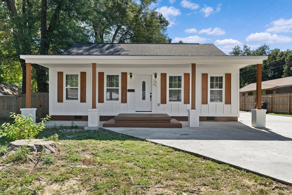 3607 Vanuys Road Memphis, TN 38111 - Photo 1 of 26 a front view of a house with a yard