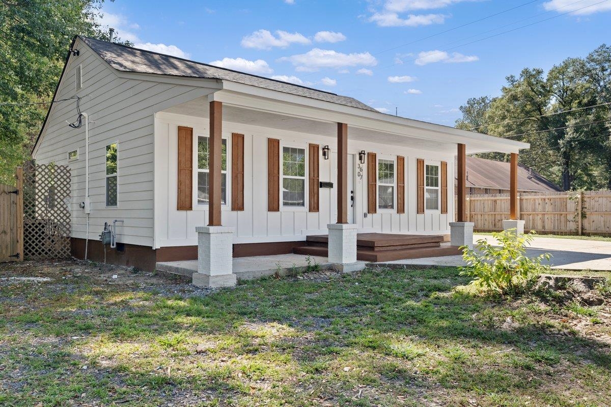 3607 Vanuys Road Memphis, TN 38111 - Photo 2 of 26 a view of house with backyard and garden