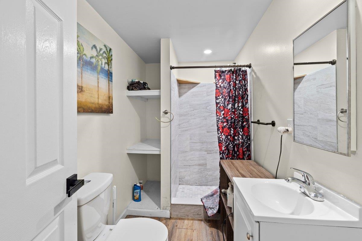 3607 Vanuys Road Memphis, TN 38111 - Photo 22 of 26 a bathroom with a sink toilet and shower