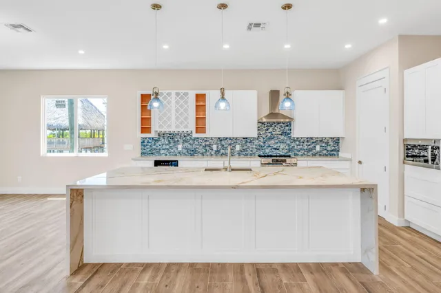 $2,300,000 | 30995 Watson Boulevard, Big Pine Key, FL 33043