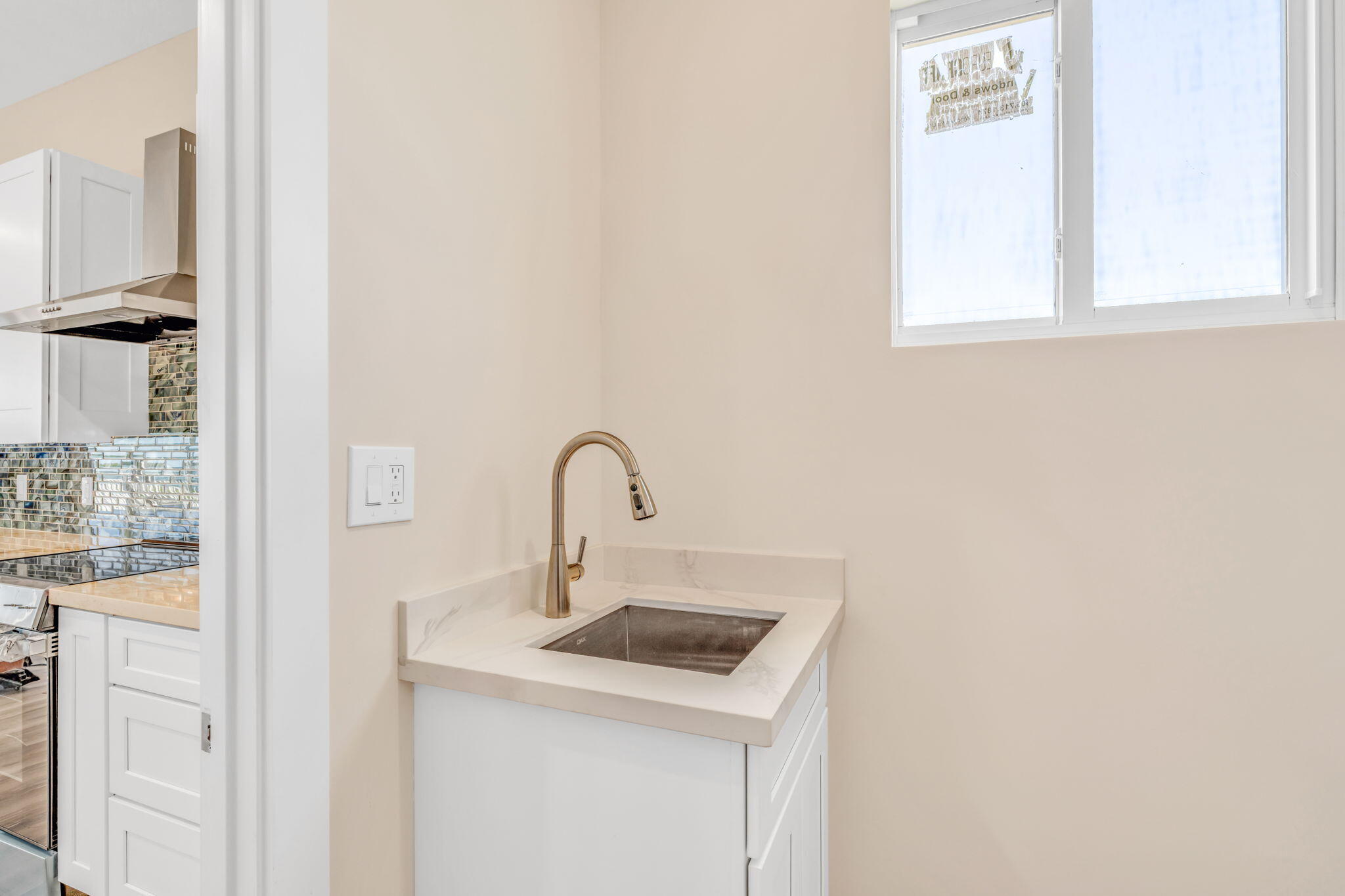 30995 Watson Boulevard Big Pine Key, FL 33043 - Photo 20 of 52 Laundry Room