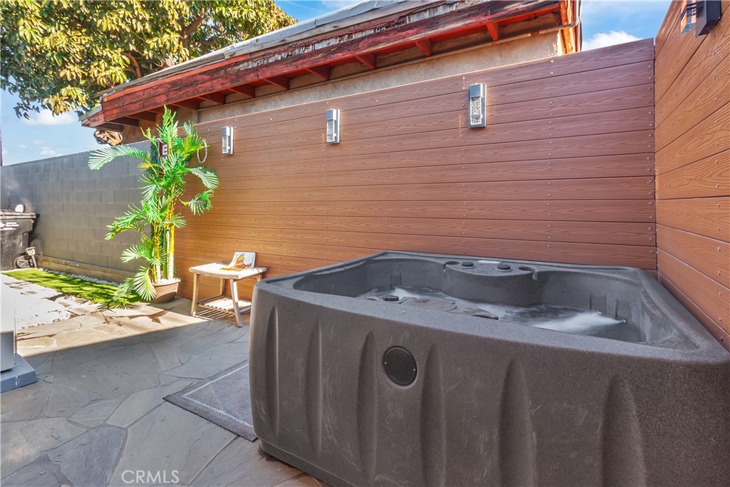 4610 Leonis Street Commerce, CA 90040 - Photo 21 of 32 a backyard of a house