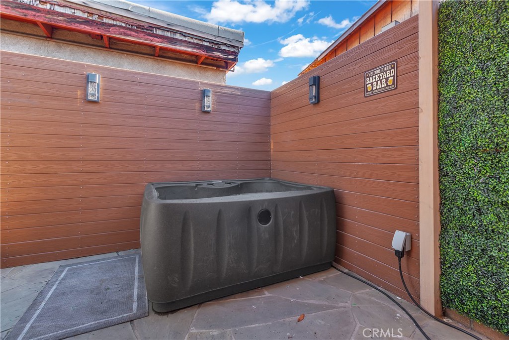 4610 Leonis Street Commerce, CA 90040 - Photo 22 of 32 a view of outdoor space