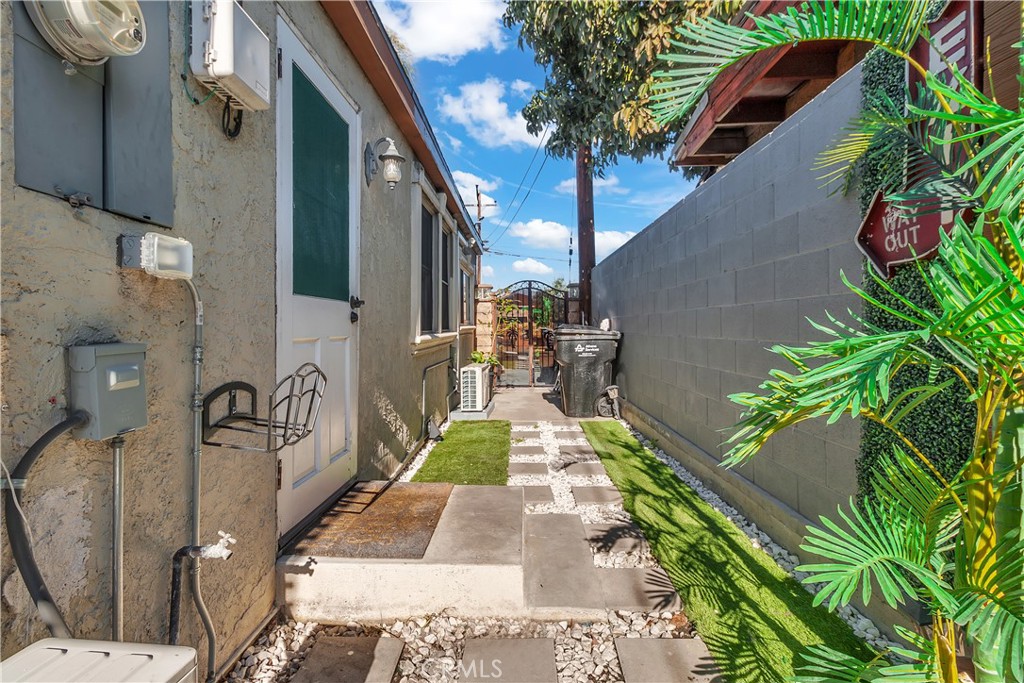 4610 Leonis Street Commerce, CA 90040 - Photo 24 of 32 a view of balcony