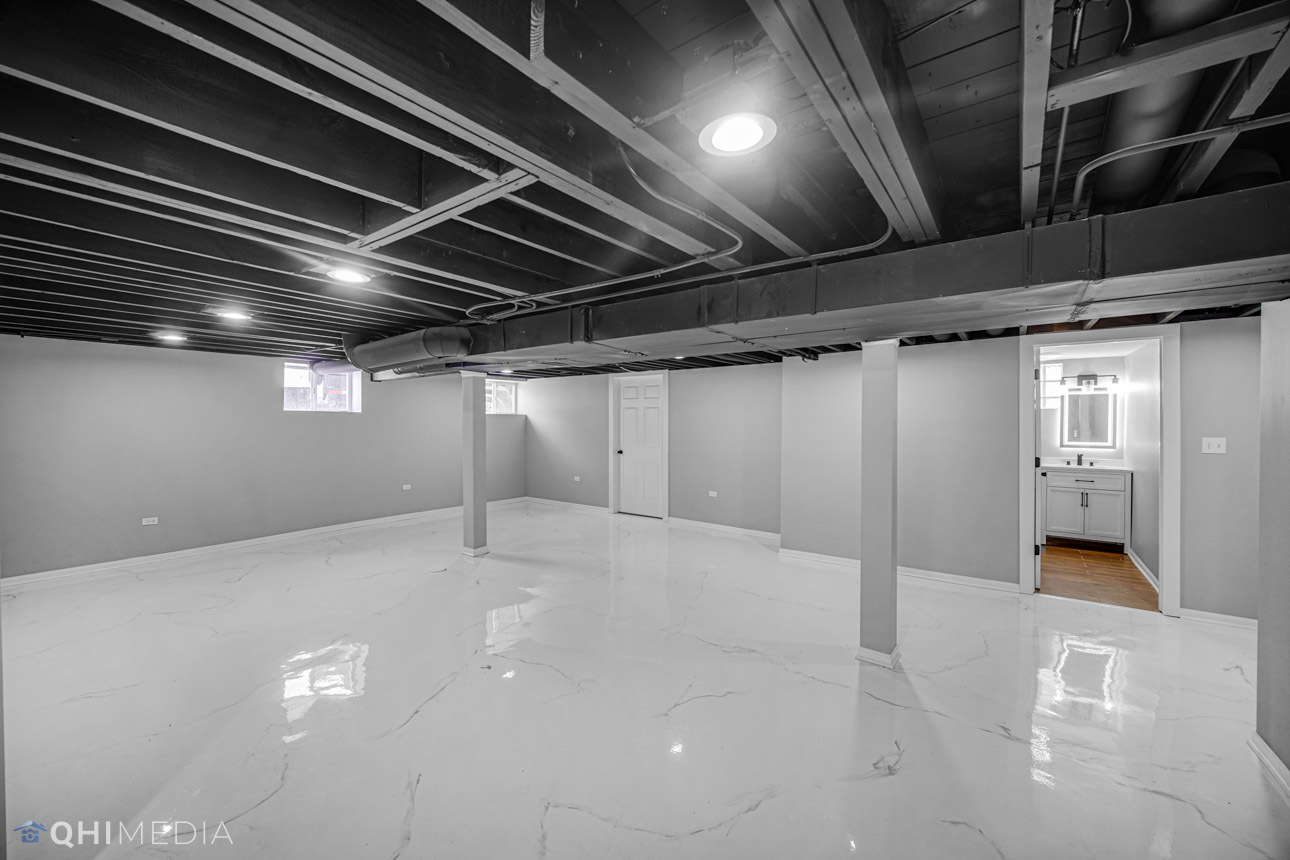 14601 Des Plaines Street Harvey, IL 60426 - Photo 18 of 21 a view of empty room with wooden floor