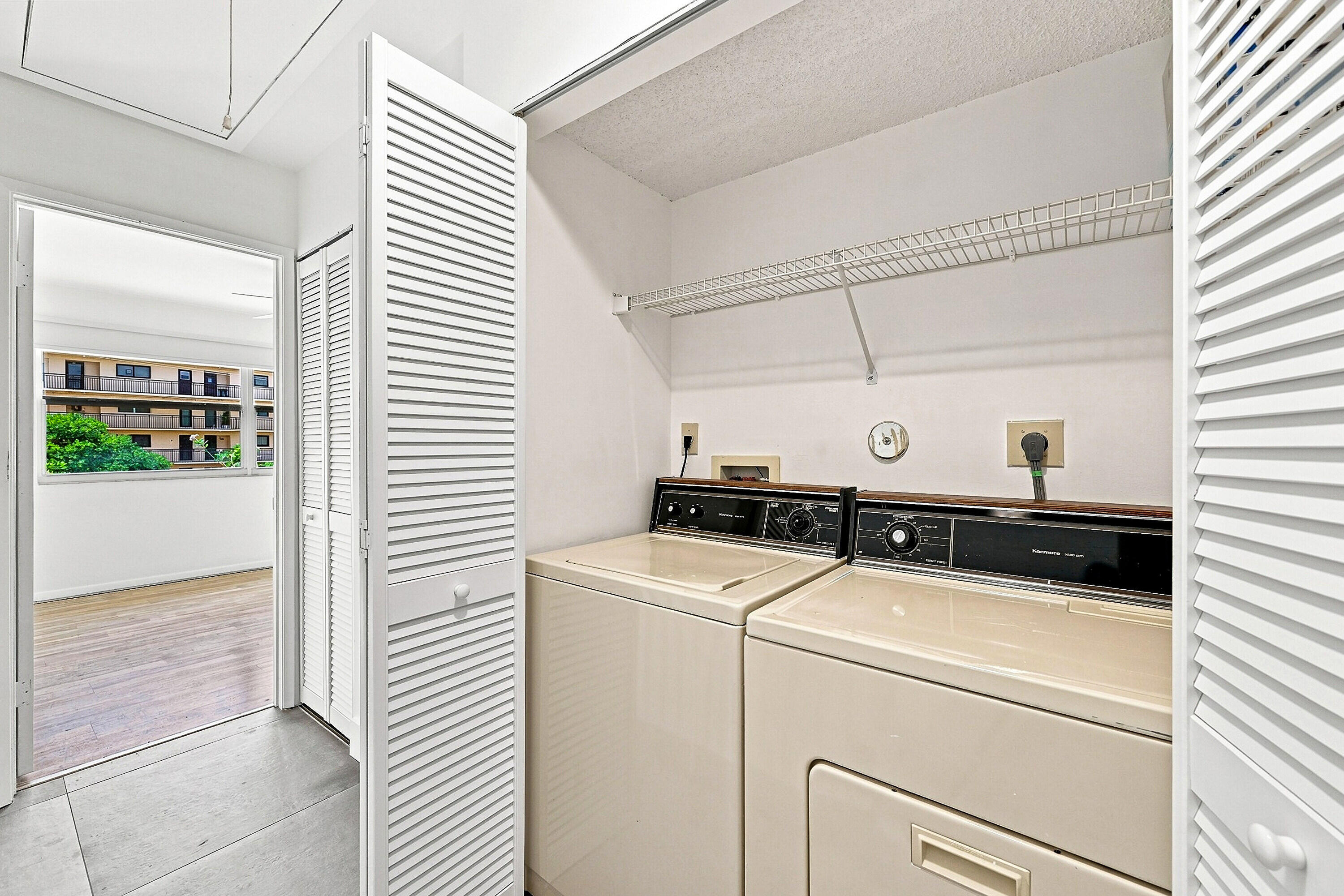 2627 Northeast 15th Street Pompano Beach, FL 33062 - Photo 24 of 39 27_stl_8044