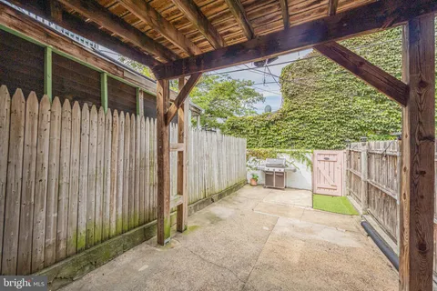 $325,000 | 506 South Montford Avenue, Baltimore, MD 21224