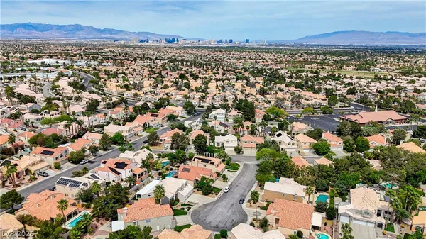 $724,998 | 11 Cozy Glen Circle, Henderson, NV 89074