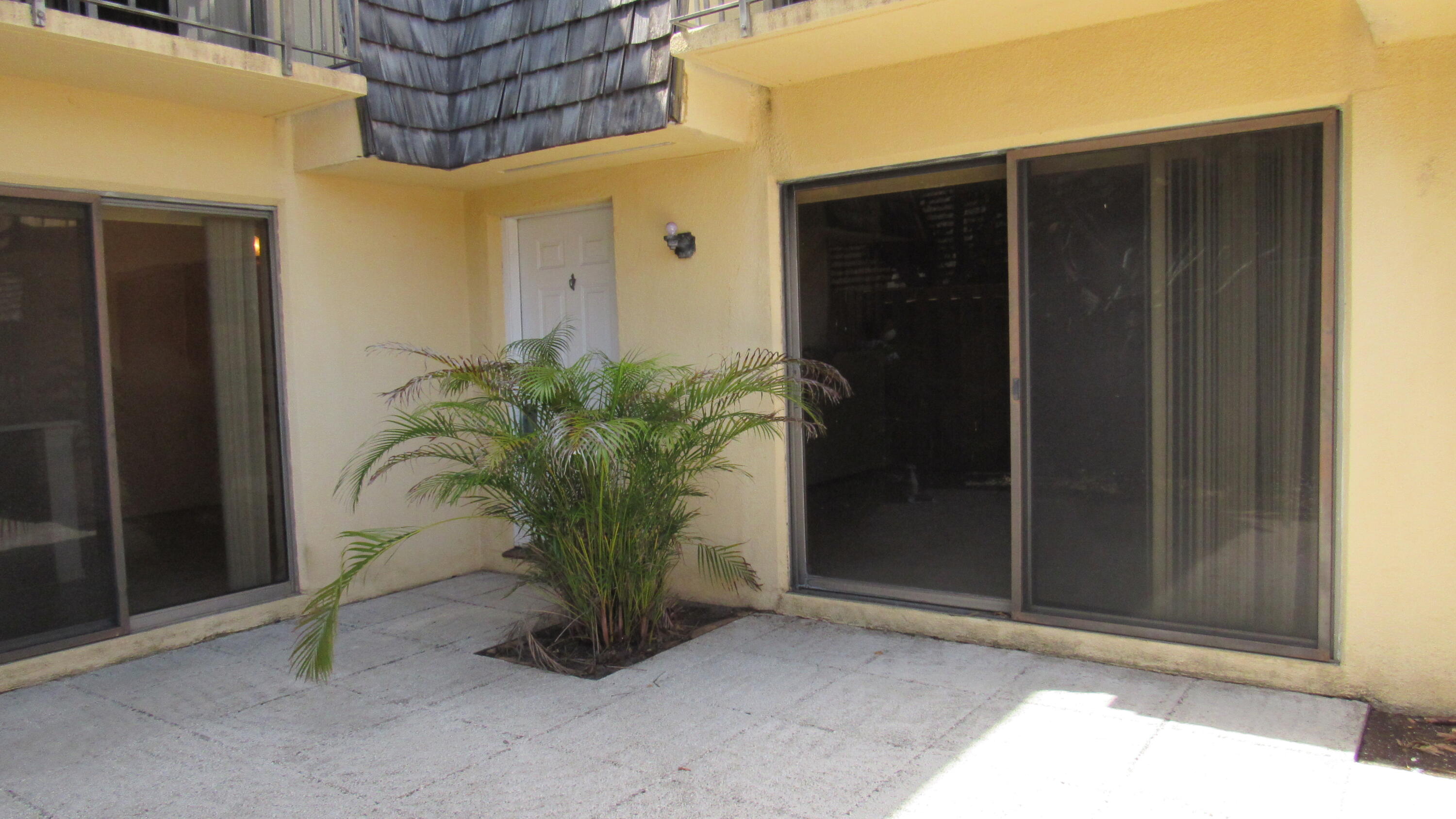 282 Arabian Road Palm Springs, FL 33461 - Photo 1 of 29 IMG_2174