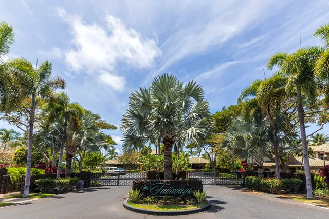 a view of a fountain in front of a house