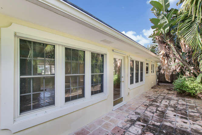 182 Beacon Lane Jupiter Inlet Colony, FL 33469 - Photo 40 of 41 182 Beacon Ln Jupiter FL 33469-small-044