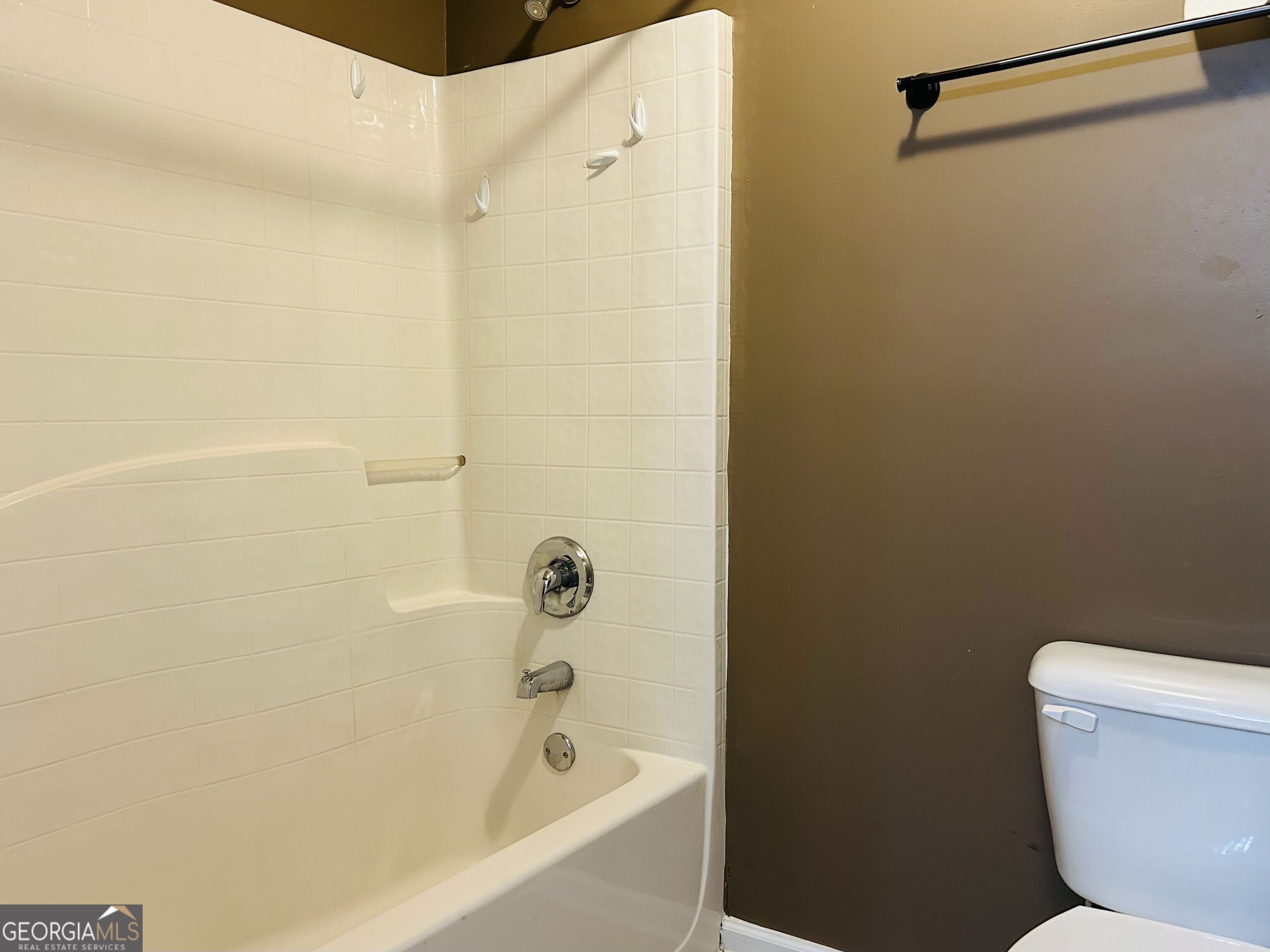 7613 Cedar Grove Court Fairburn, GA 30213 - Photo 45 of 61 a bathroom with a bathtub and a toilet