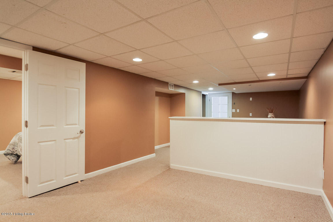 605 Emily Road Louisville, KY 40206 - Photo 23 of 31 0034
