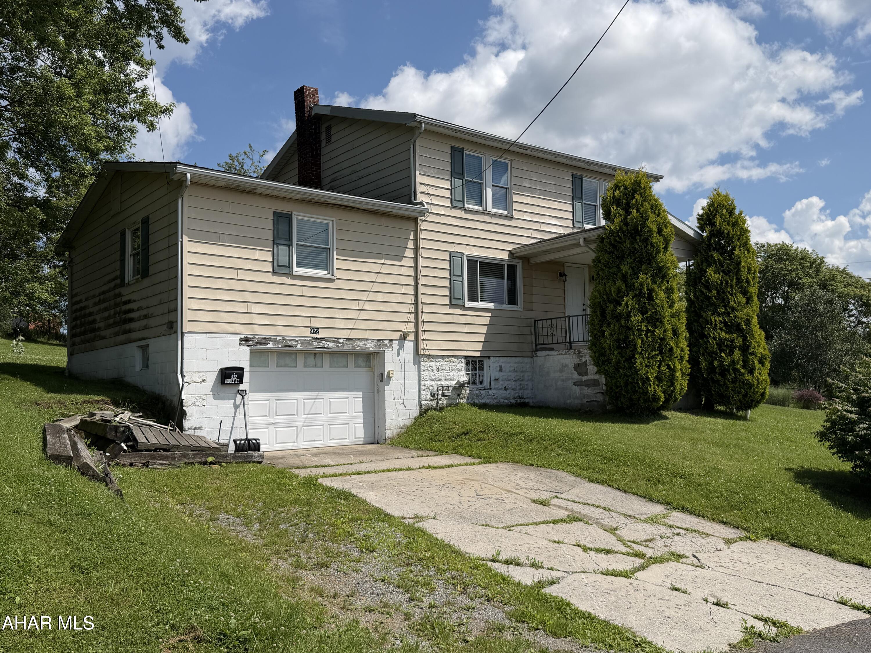922 Middle Street Gallitzin, PA 16641 - Photo 2 of 40