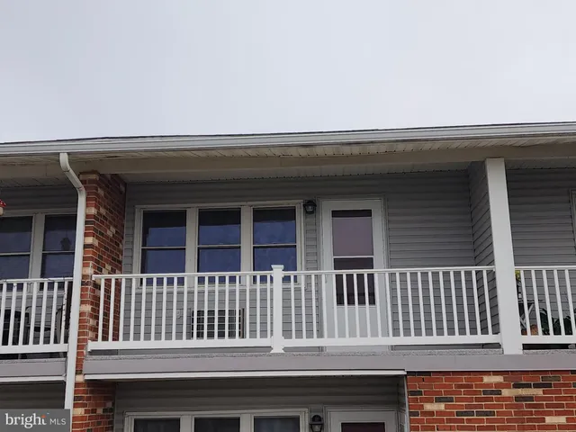 $1,189 | 76 Lark Circle, York, PA 17404