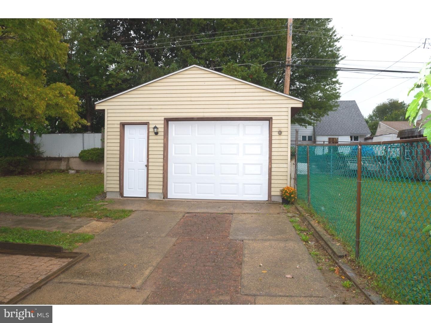 2829 Comly Road Philadelphia, PA 19154 - Photo 22 of 25 Garage