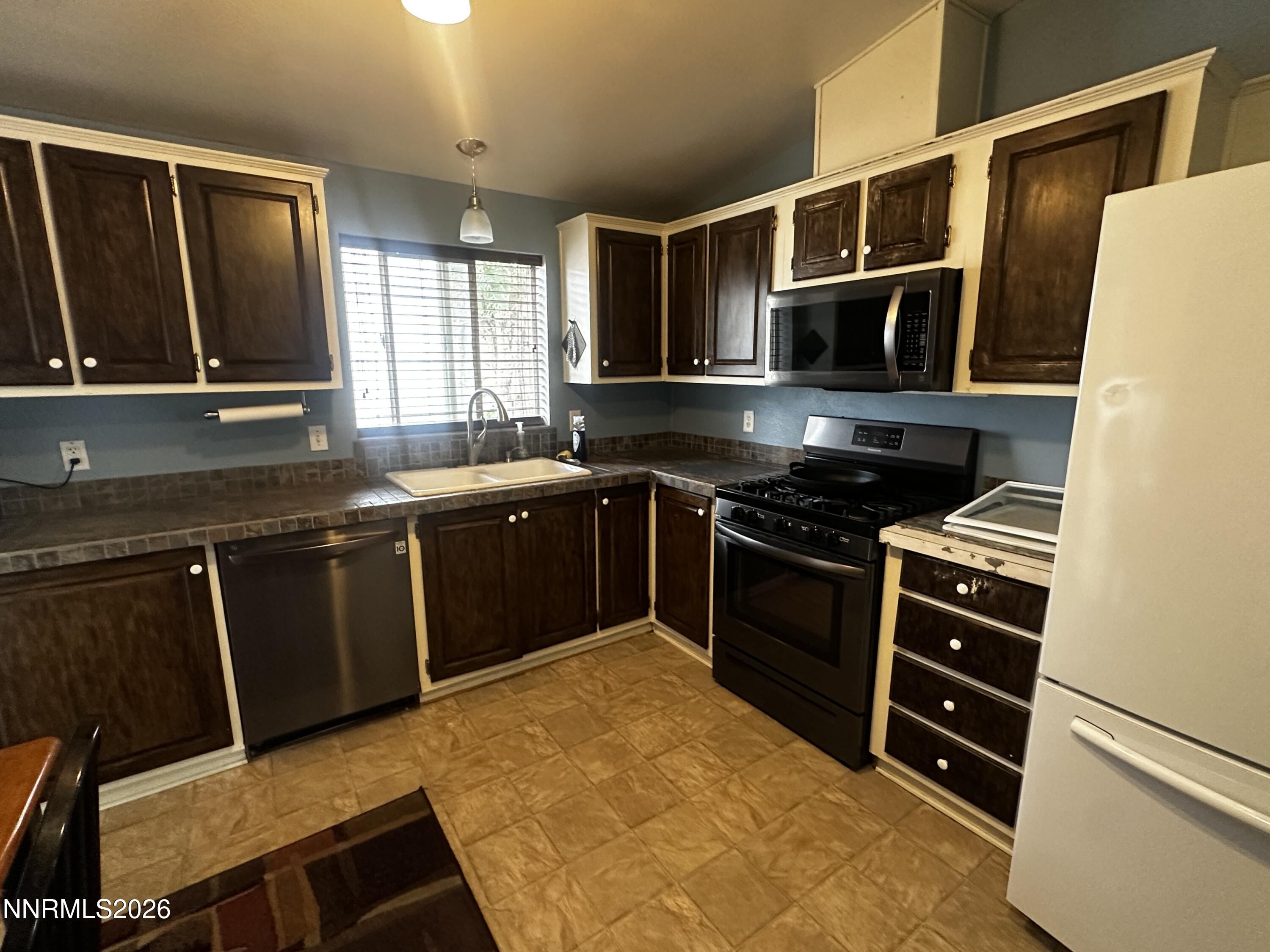 980 Villa Way Fernley, NV 89408 - Photo 2 of 4 IMG_2829