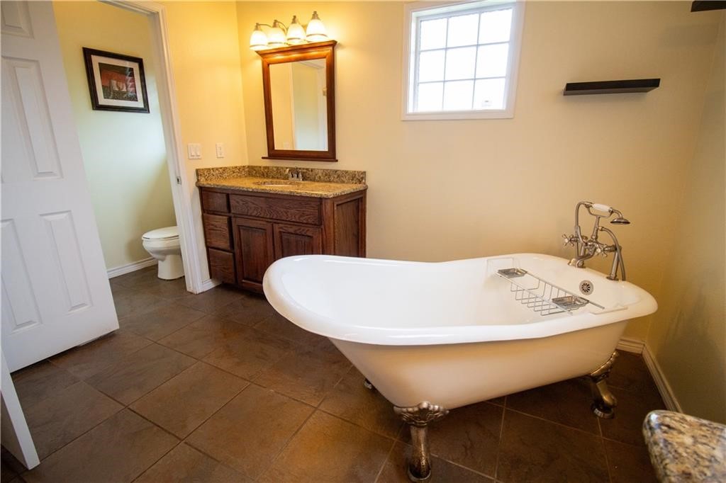 125 Red Bird Beeville, TX 78102 - Photo 14 of 37