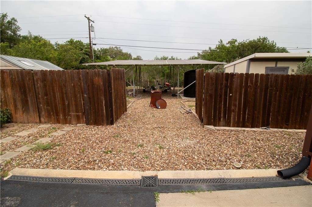 125 Red Bird Beeville, TX 78102 - Photo 23 of 37