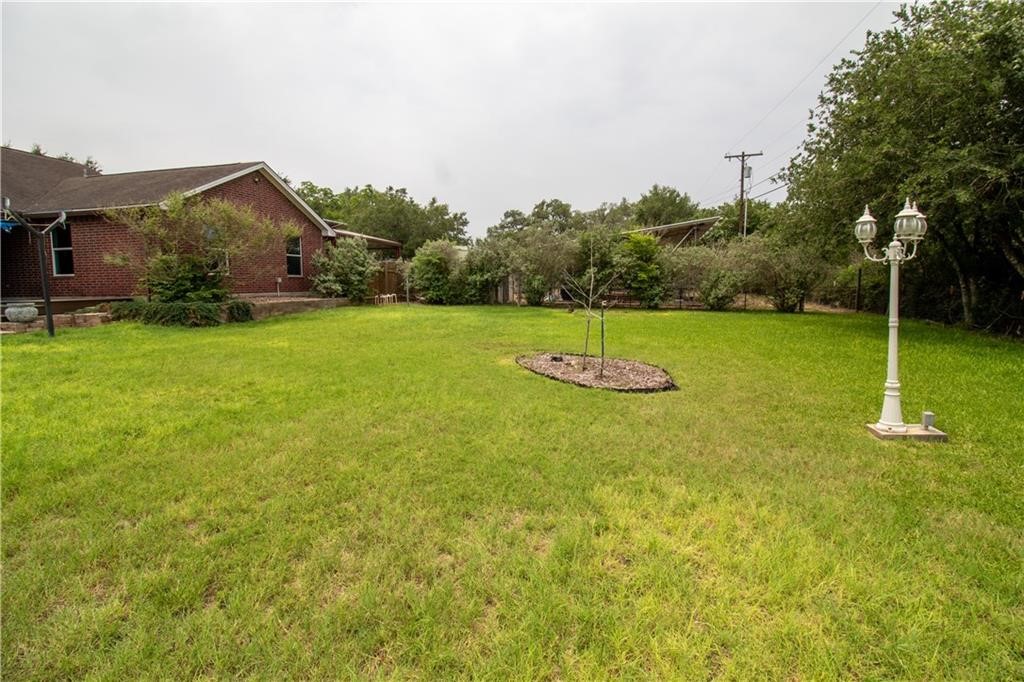 125 Red Bird Beeville, TX 78102 - Photo 33 of 37