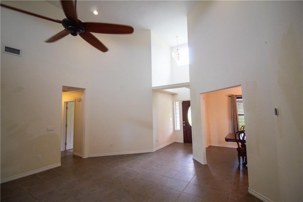 125 Red Bird Beeville, TX 78102 - Photo 9 of 37