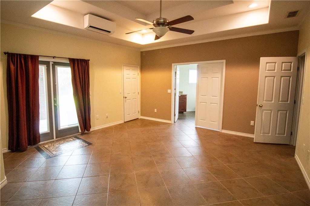 125 Red Bird Beeville, TX 78102 - Photo 10 of 37