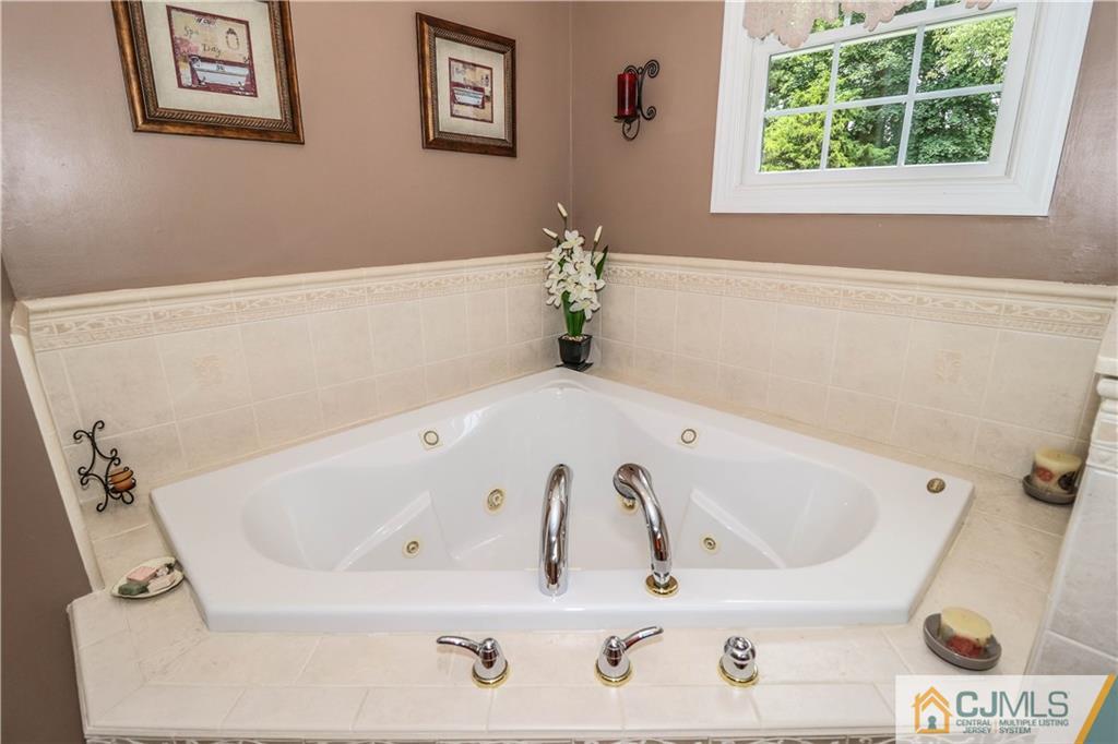 1 Tamarack Road Edison, NJ 08820 - Photo 14 of 25 Gallery Image 14