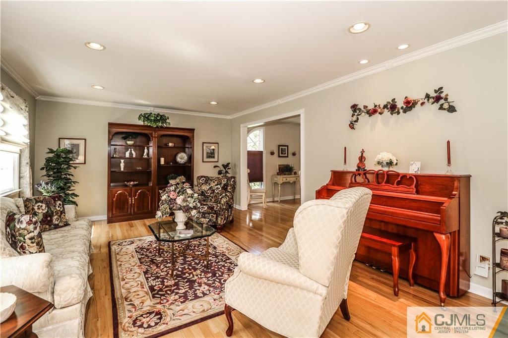 1 Tamarack Road Edison, NJ 08820 - Photo 3 of 25 Gallery Image 3