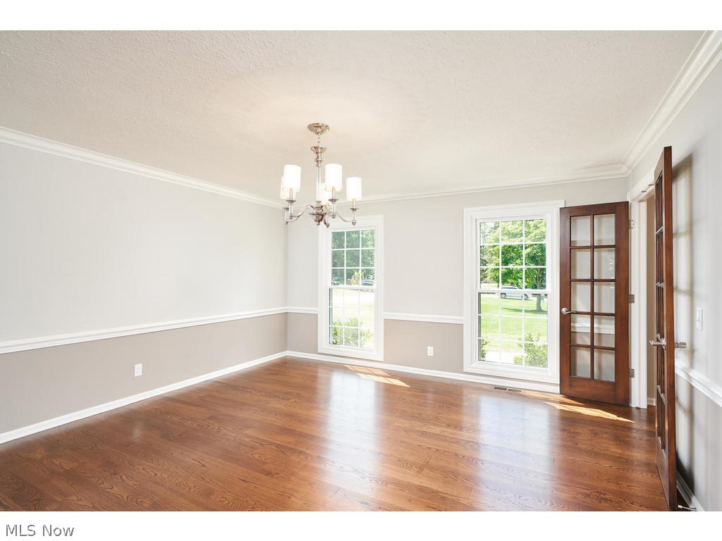 4825 Pin Oak Road Akron, OH 44333 - Photo 5 of 35