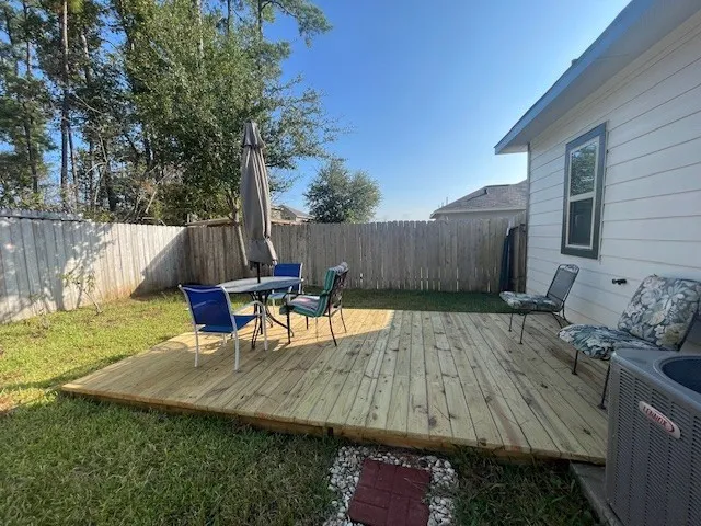 $1,800 | 156 Camelot Pl Court, Conroe, TX 77304