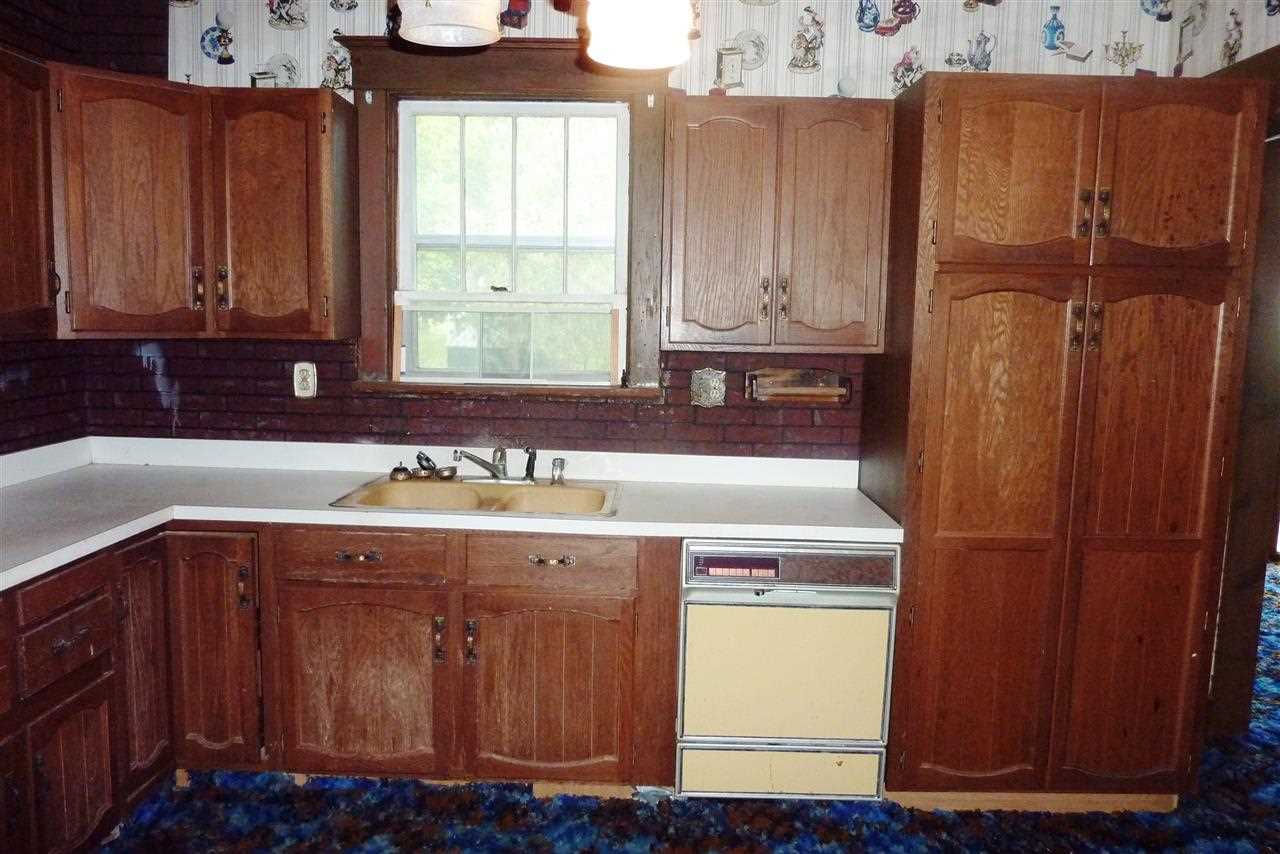 230 West 18th Street Rochester, IN 46975 - Photo 9 of 27