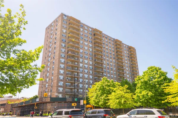$689,000 | 4140 Union Street, Unit 10K | Downtown Flushing
