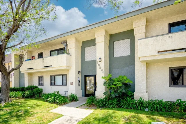 $1,600 | 16226 Vanowen Street, Unit 208, Van Nuys, CA 91406