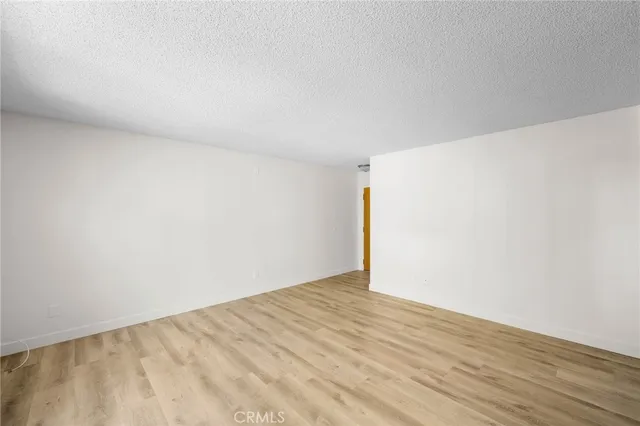 $1,600 | 16226 Vanowen Street, Unit 208, Van Nuys, CA 91406