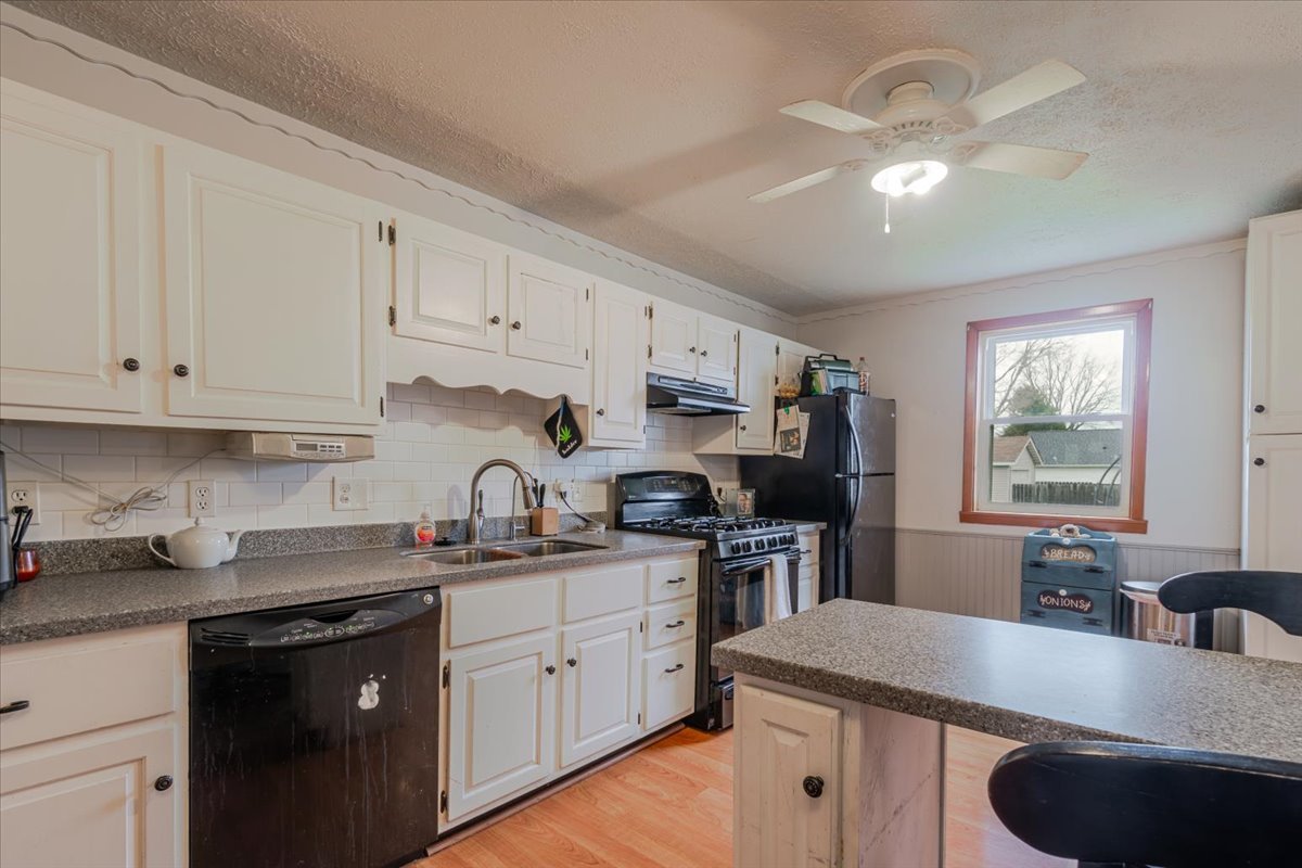 501 Northeast 3rd Street Atlanta, IL 61723 - Photo 12 of 28