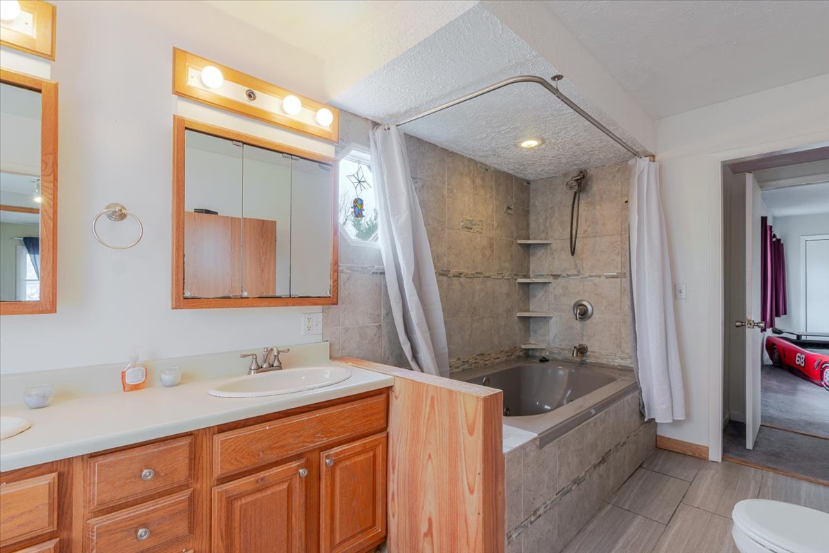 501 Northeast 3rd Street Atlanta, IL 61723 - Photo 21 of 28