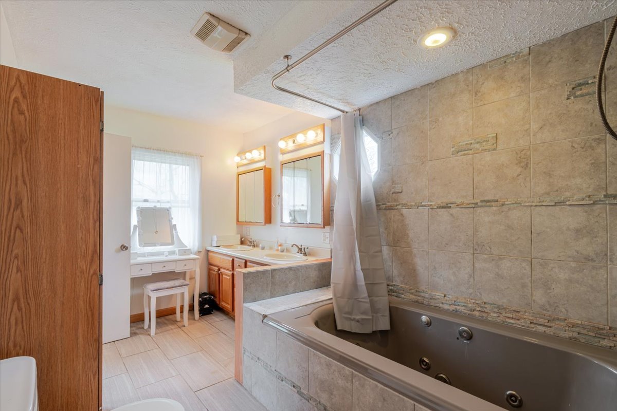 501 Northeast 3rd Street Atlanta, IL 61723 - Photo 22 of 28