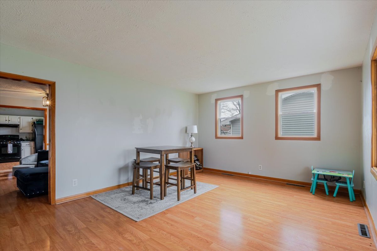501 Northeast 3rd Street Atlanta, IL 61723 - Photo 5 of 28