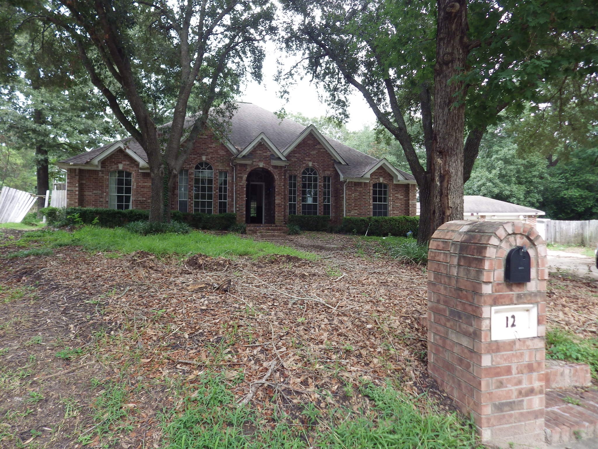 12 Robin Trail Conroe, TX 77304 - Photo 2 of 16