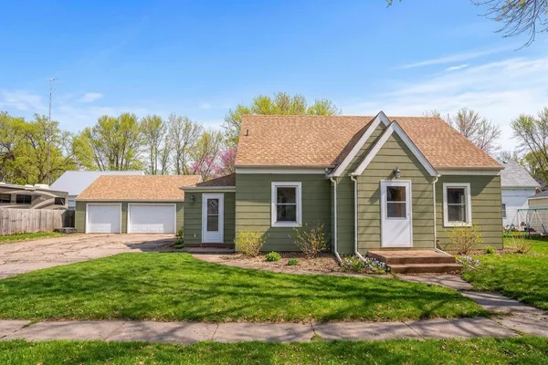 $169,000 | 122 1st Avenue Northeast, Clara City, MN 56222