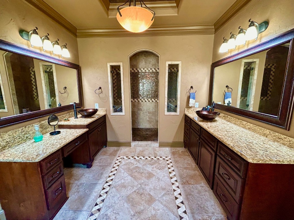 7511 Raes Creek Drive Spring, TX 77389 - Photo 22 of 41 a large bathroom with double vanity sink and a mirror