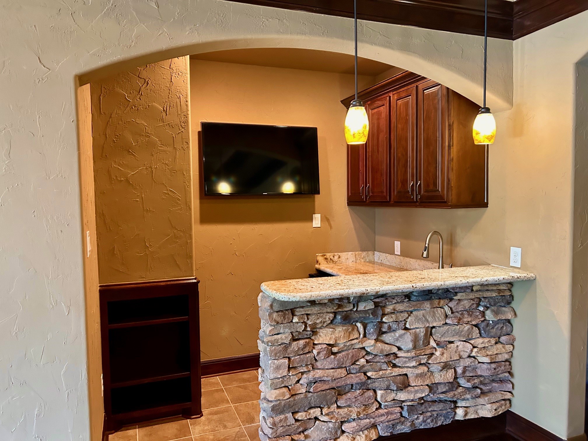 7511 Raes Creek Drive Spring, TX 77389 - Photo 32 of 41 a bathroom with a sink and a mirror